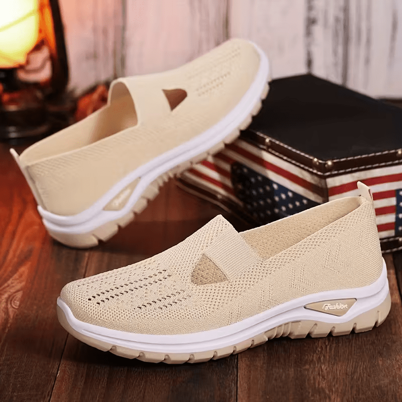 Tênis Ortopédico Slip On Fit Confort™ + 1 Par de Meias de Brinde - Confortiva