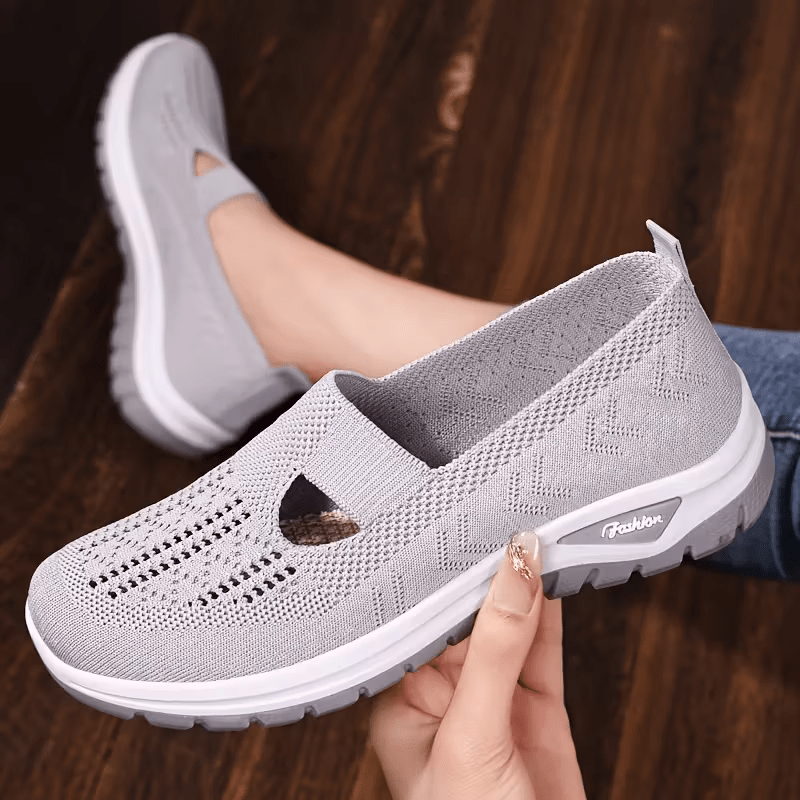 Tênis Ortopédico Slip On Fit Confort™ + 1 Par de Meias de Brinde - Confortiva