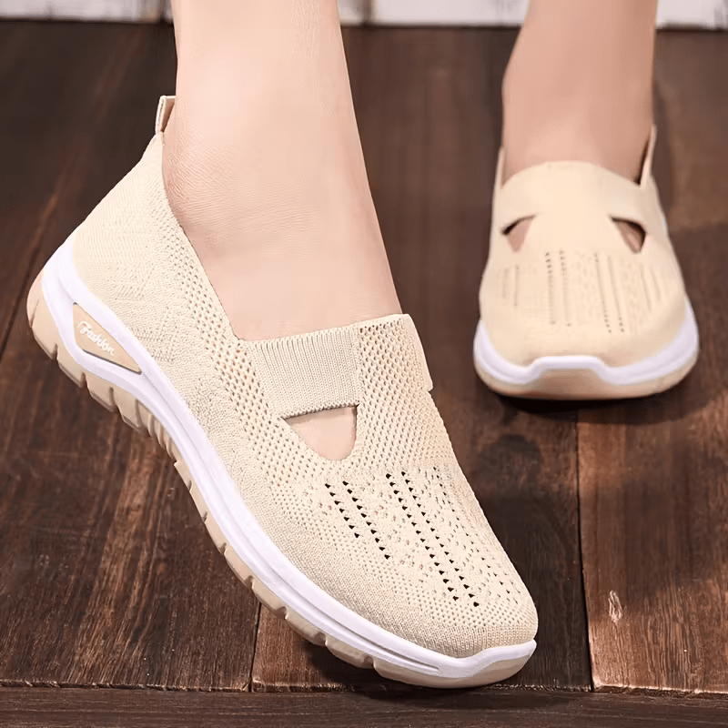 Tênis Ortopédico Slip On Fit Confort™ + 1 Par de Meias de Brinde - Confortiva