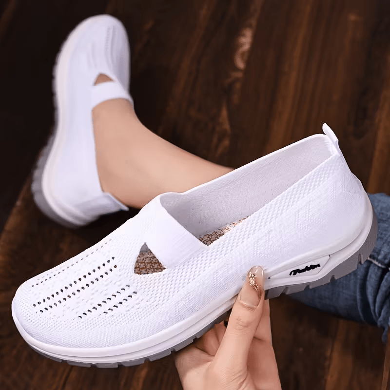 Tênis Ortopédico Slip On Fit Confort™ + 1 Par de Meias de Brinde - Confortiva