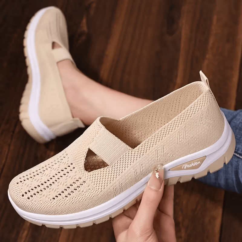 Tênis Ortopédico Slip On Fit Confort™ + 1 Par de Meias de Brinde - Confortiva